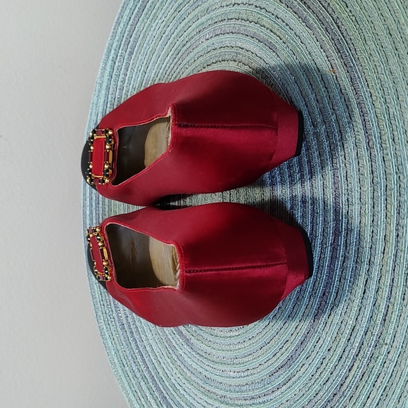Salvatore Ferragamo Red Satin Adorned Size 8B 1 inch Heel. - Picture 3 of 10